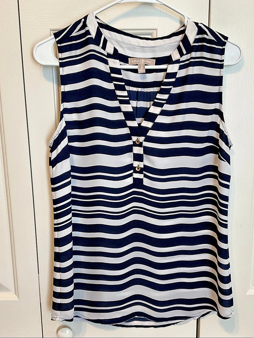 Women's Banana Republic Striped Sleeveless Blouse in Blue & White Size small